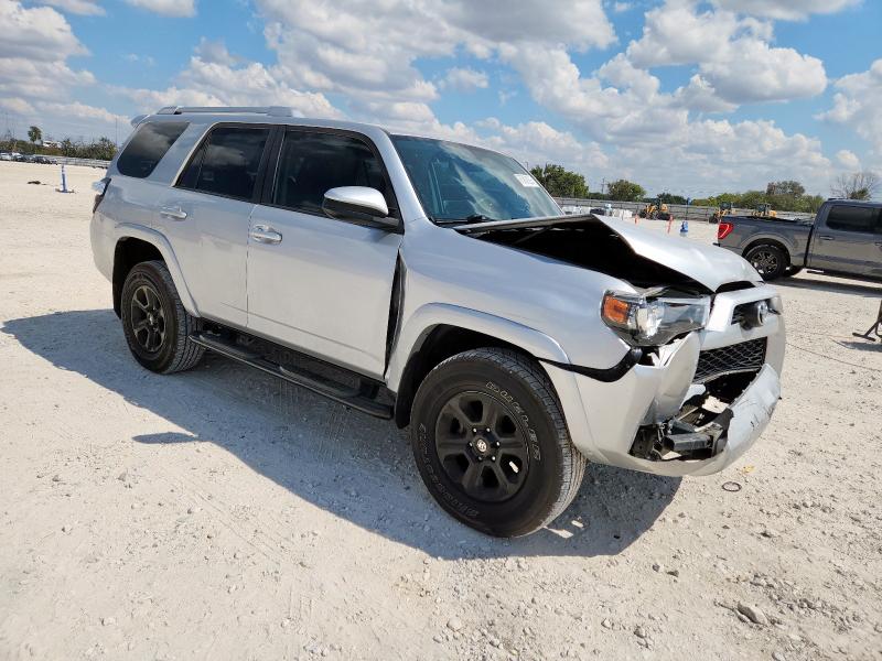 JTEBU5JRXJ5571647 - 2018 TOYOTA 4RUNNER SR5/SR5 PREMIUM Gümüş fotoğraf 4