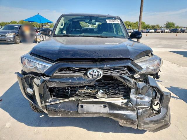 JTEZU5JR0J5180120 - 2018 TOYOTA 4RUNNER SR5 Negro foto 5