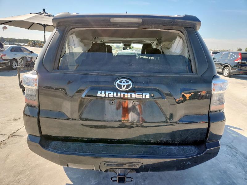 JTEZU5JR0J5180120 - 2018 TOYOTA 4RUNNER SR5 Negro foto 6