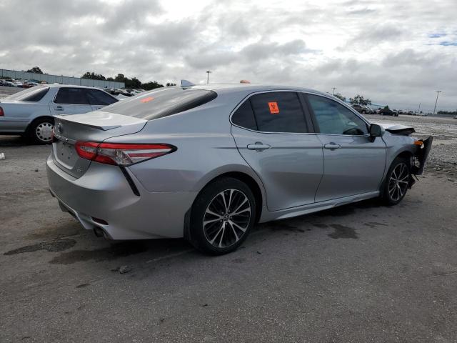 4T1B11HK4KU185498 - 2019 TOYOTA CAMRY L SILVER photo 3