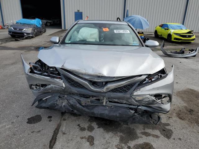 4T1B11HK4KU185498 - 2019 TOYOTA CAMRY L SILVER photo 5