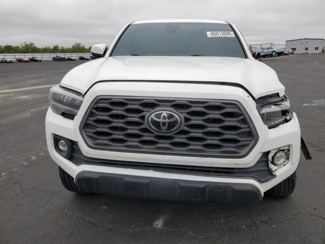 3TMCZ5AN8NM530005 - 2022 TOYOTA TACOMA DOUBLE CAB WHITE photo 5