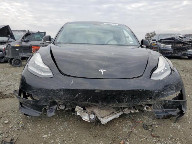 5YJ3E1EB4KF393262 - 2019 TESLA MODEL 3 Schwarz Foto 5