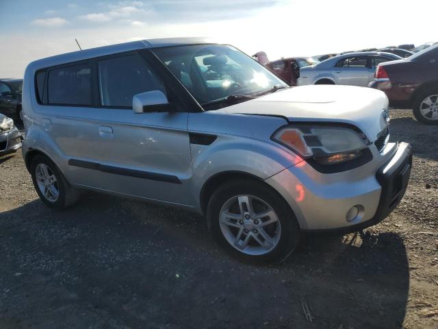 KNDJT2A25A7063563 - 2010 KIA SOUL + SILVER photo 4