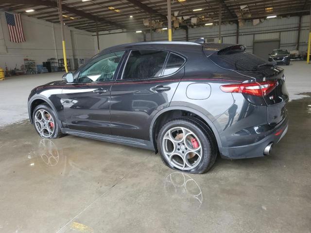 ZASFAKPN3J7B75637 - 2018 ALFA ROMEO STELVIO SPORT Schwarz Foto 2