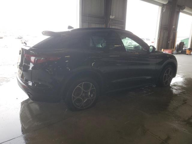 ZASFAKPN3J7B75637 - 2018 ALFA ROMEO STELVIO SPORT Schwarz Foto 3