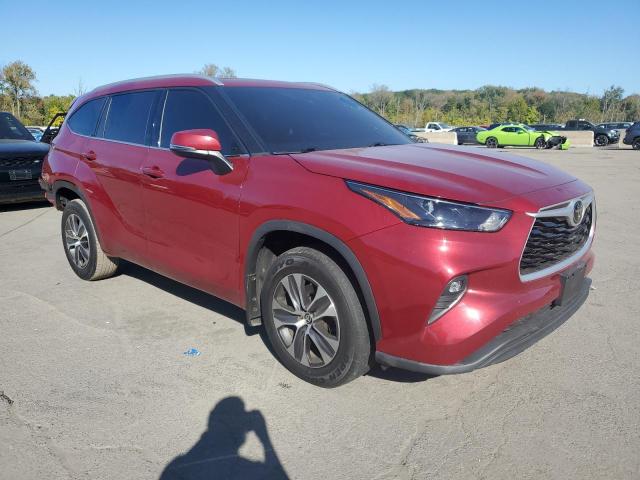 5TDGZRBH3NS560448 - 2022 TOYOTA HIGHLANDER XLE RED photo 4