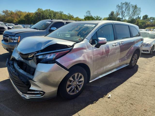 2021 TOYOTA SIENNA XLE, 