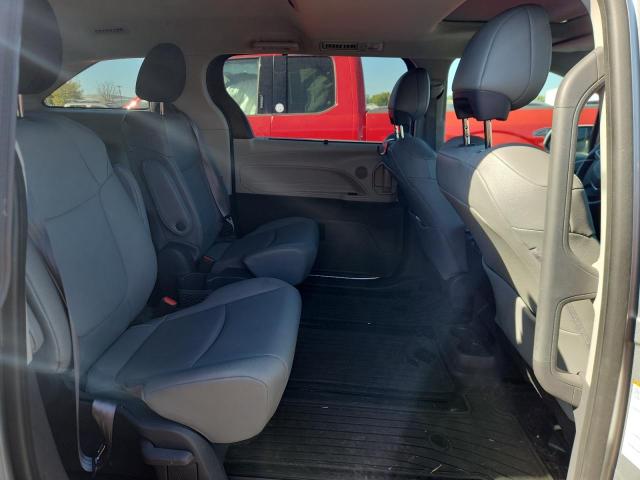 5TDYSKFC3MS009479 - 2021 TOYOTA SIENNA XLE 银色 照片 11