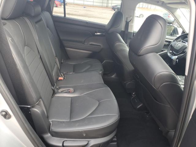 5TDGZRBH9LS000401 - 2020 TOYOTA HIGHLANDER XLE SILVER photo 11