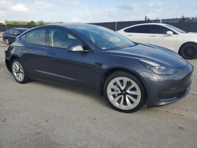 5YJ3E1EA3PF596576 - 2023 TESLA MODEL 3 Gris foto 4