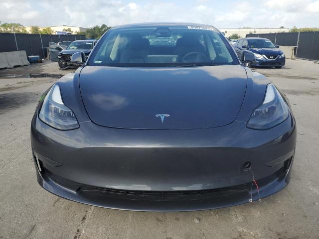 5YJ3E1EA3PF596576 - 2023 TESLA MODEL 3 Gris foto 5