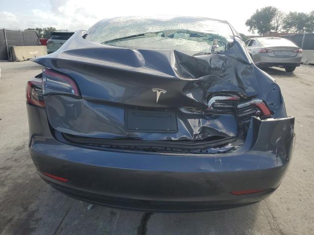 5YJ3E1EA3PF596576 - 2023 TESLA MODEL 3 Gris foto 6