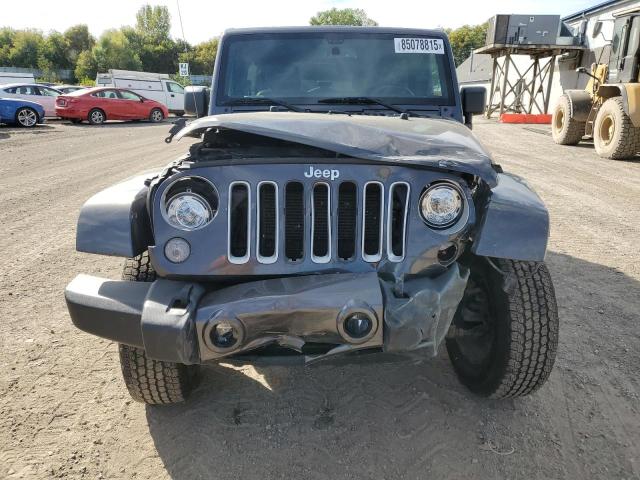 1C4BJWEG4HL733001 - 2017 JEEP WRANGLER U SAHARA GRAY photo 5