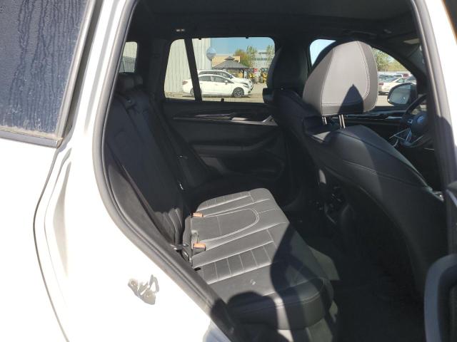 5UXTR9C59JLD74011 - 2018 BMW X3 XDRIVE30I WHITE photo 11