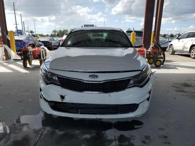 5XXGT4L32JG238404 - 2018 KIA OPTIMA LX Beyaz fotoğraf 5