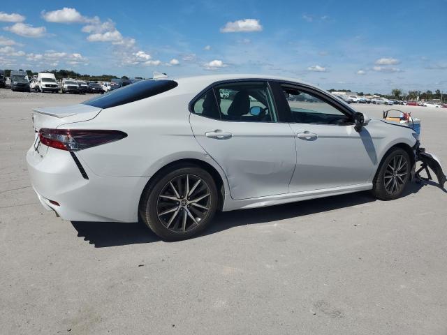 4T1G11AK3PU125980 - 2023 TOYOTA CAMRY SE NIGHT SHADE WHITE photo 3