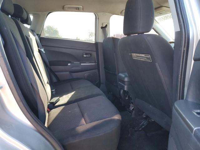 JA4AP3AUXJU023700 - 2018 MITSUBISHI OUTLANDER ES Gümüş foto 11