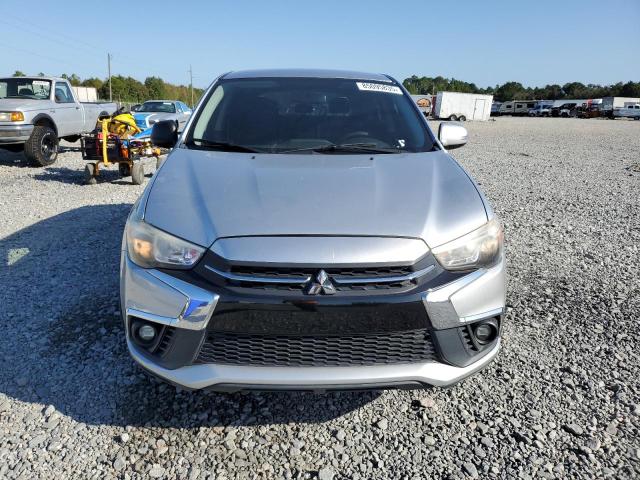 JA4AP3AUXJU023700 - 2018 MITSUBISHI OUTLANDER ES Gümüş foto 5