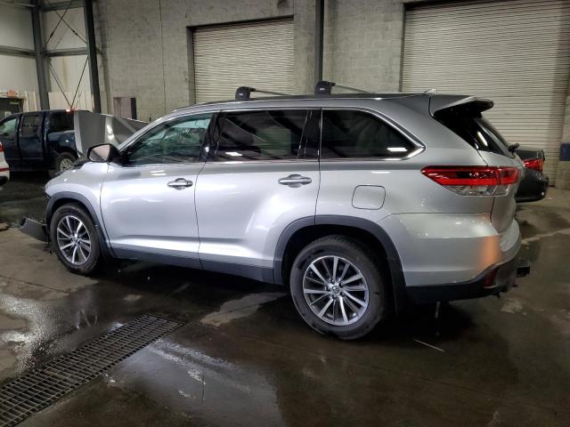5TDJZRFH9KS715886 - 2019 TOYOTA HIGHLANDER SE SILVER photo 2