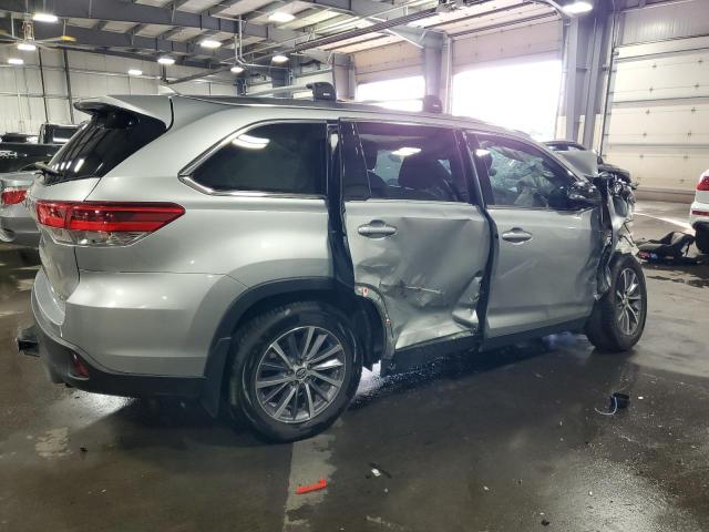 5TDJZRFH9KS715886 - 2019 TOYOTA HIGHLANDER SE SILVER photo 3