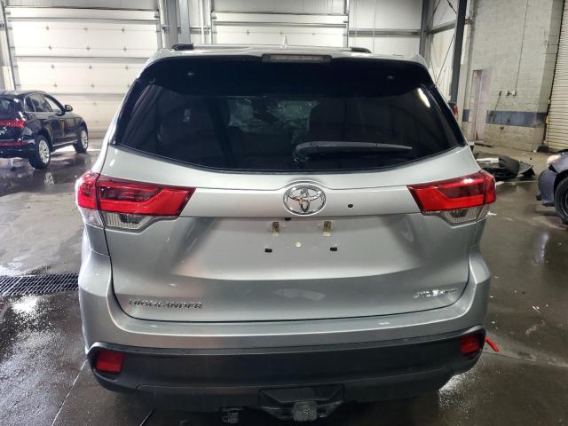 5TDJZRFH9KS715886 - 2019 TOYOTA HIGHLANDER SE SILVER photo 6
