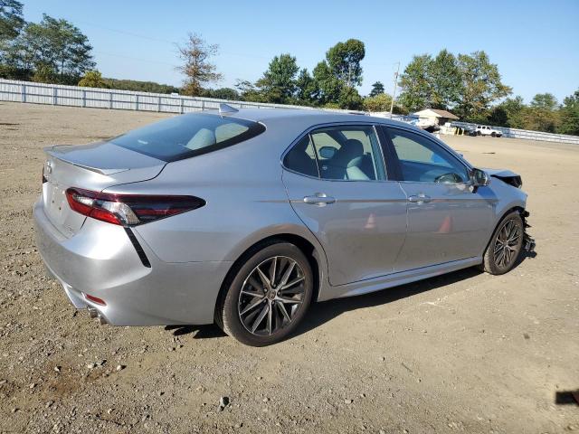 4T1G11BK2RU113501 - 2024 TOYOTA CAMRY SE NIGHT SHADE SILVER photo 3