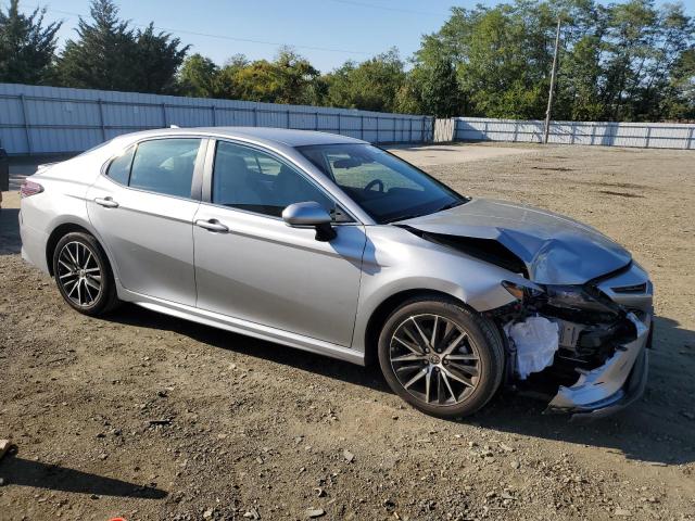 4T1G11BK2RU113501 - 2024 TOYOTA CAMRY SE NIGHT SHADE SILVER photo 4