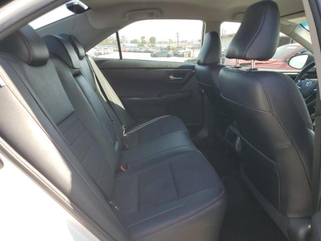 4T1BF1FK4HU271830 - 2017 TOYOTA CAMRY LE თეთრი ფოტო 10