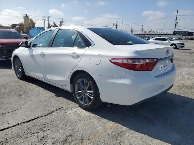 4T1BF1FK4HU271830 - 2017 TOYOTA CAMRY LE თეთრი ფოტო 2