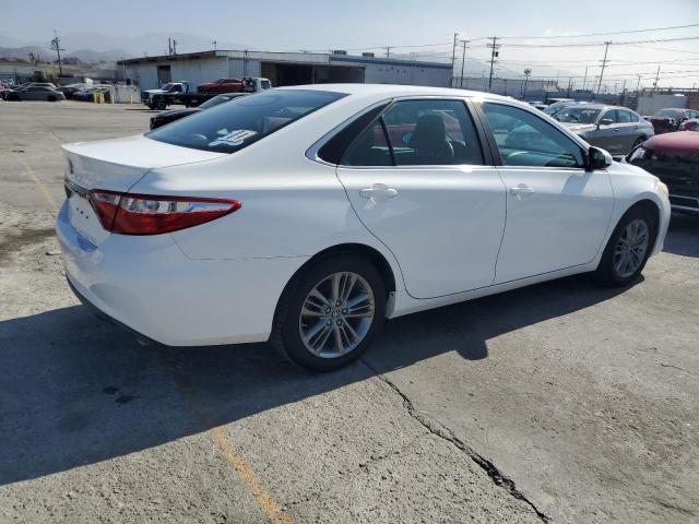 4T1BF1FK4HU271830 - 2017 TOYOTA CAMRY LE თეთრი ფოტო 3