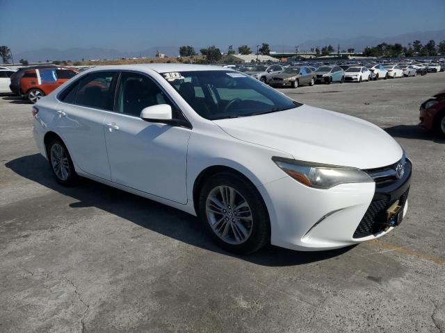 4T1BF1FK4HU271830 - 2017 TOYOTA CAMRY LE თეთრი ფოტო 4