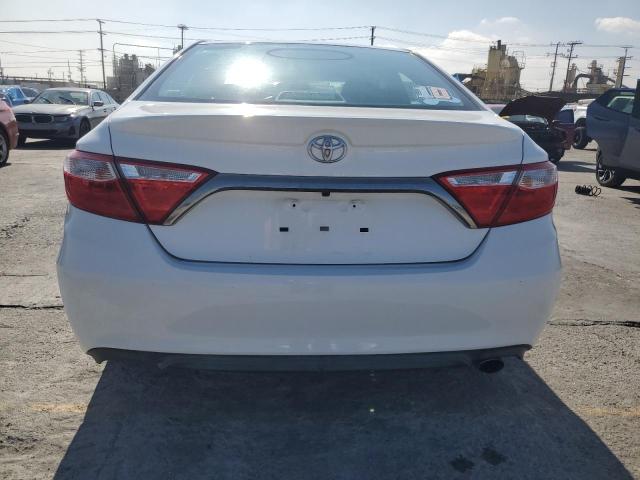 4T1BF1FK4HU271830 - 2017 TOYOTA CAMRY LE თეთრი ფოტო 6