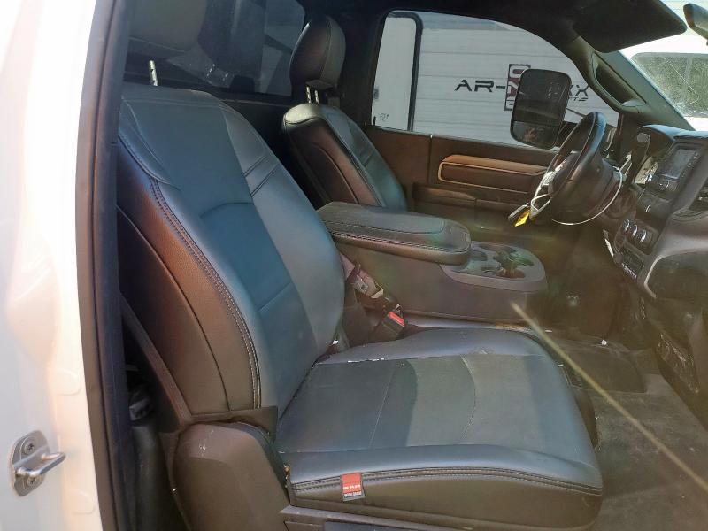 3C7WRNBL7NG255688 - 2022 RAM 5500 白色 照片 10