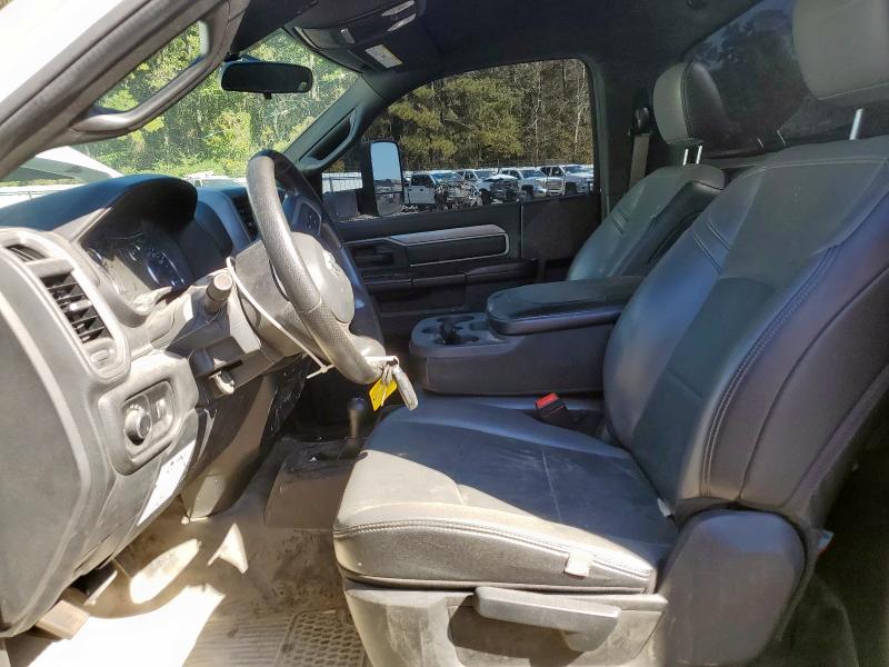 3C7WRNBL7NG255688 - 2022 RAM 5500 白色 照片 7