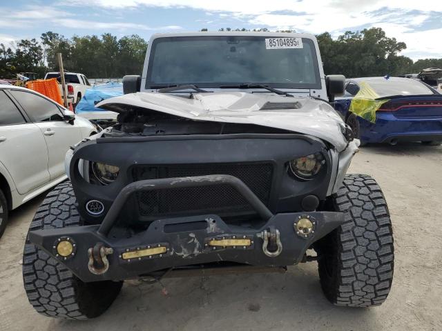 1C4BJWDG2EL218415 - 2014 JEEP WRANGLER UNLIMITED SPORT SILVER photo 5