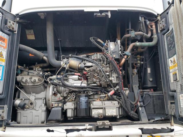 1UYVS2533AU834063 - 2010 UTILITY VS2RA أبيض صورة 7