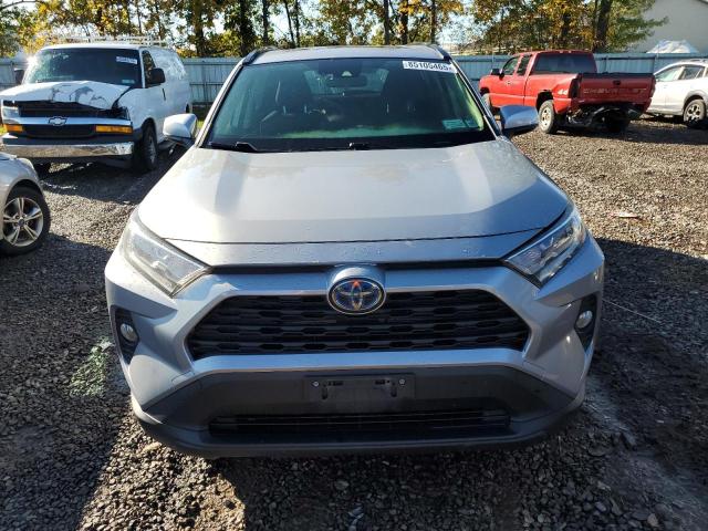 JTMRWRFV9KD028341 - 2019 TOYOTA RAV4 XLE 银色 照片 5