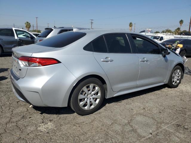 JTDEPMAE4N3015948 - 2022 TOYOTA COROLLA LE 银色 照片 3