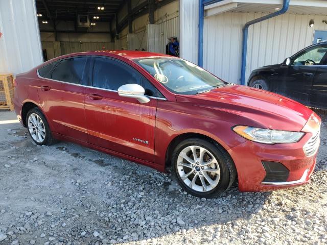 3FA6P0LUXKR210473 - 2019 FORD FUSION SE Красный фото 4