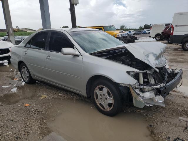 4T1BF30K02U013039 - 2002 TOYOTA CAMRY LE SILVER photo 4