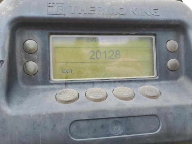 1UYVS2534AU834055 - 2010 UTILITY VS2RA 白色 照片 8