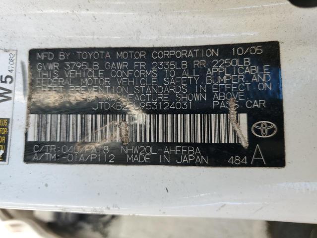 JTDKB22U953124031 - 2005 TOYOTA PRIUS WHITE photo 12