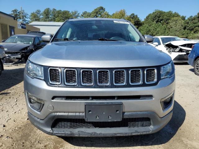 3C4NJDBB5MT509714 - 2021 JEEP COMPASS LATITUDE ნაცრისფერი ფოტო 5