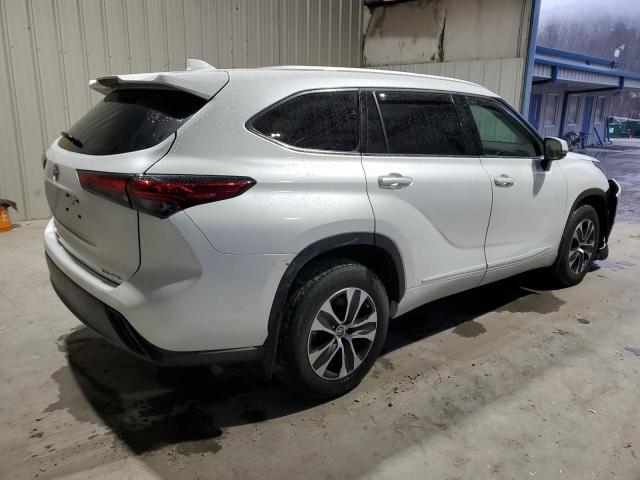 5TDGZRBH5NS564856 - 2022 TOYOTA HIGHLANDER XLE 白色 照片 3