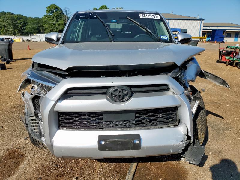 JTEFU5JR5N5277466 - 2022 TOYOTA 4RUNNER SR5 SILVER photo 5