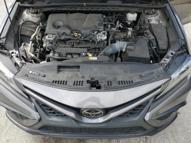 4T1T11AK8NU683108 - 2022 TOYOTA CAMRY SE GRAY photo 11