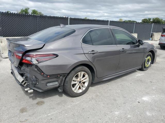 4T1T11AK8NU683108 - 2022 TOYOTA CAMRY SE GRAY photo 3