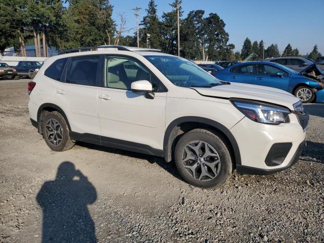 JF2SKAGC8KH454270 - 2019 SUBARU FORESTER PREMIUM Weiß Foto 4