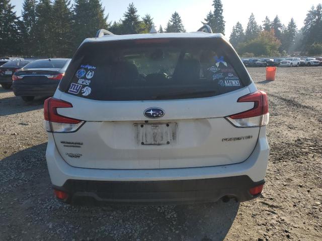 JF2SKAGC8KH454270 - 2019 SUBARU FORESTER PREMIUM Weiß Foto 6
